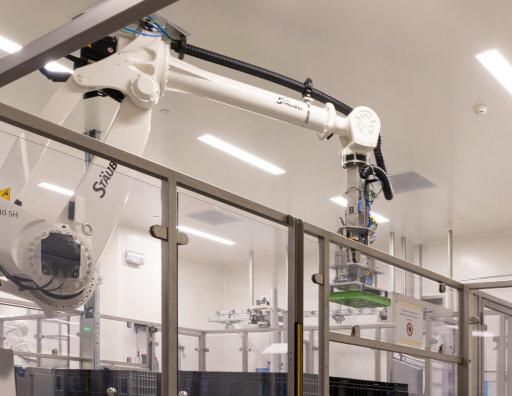 Palletiser robot Staubli cleanroom vials