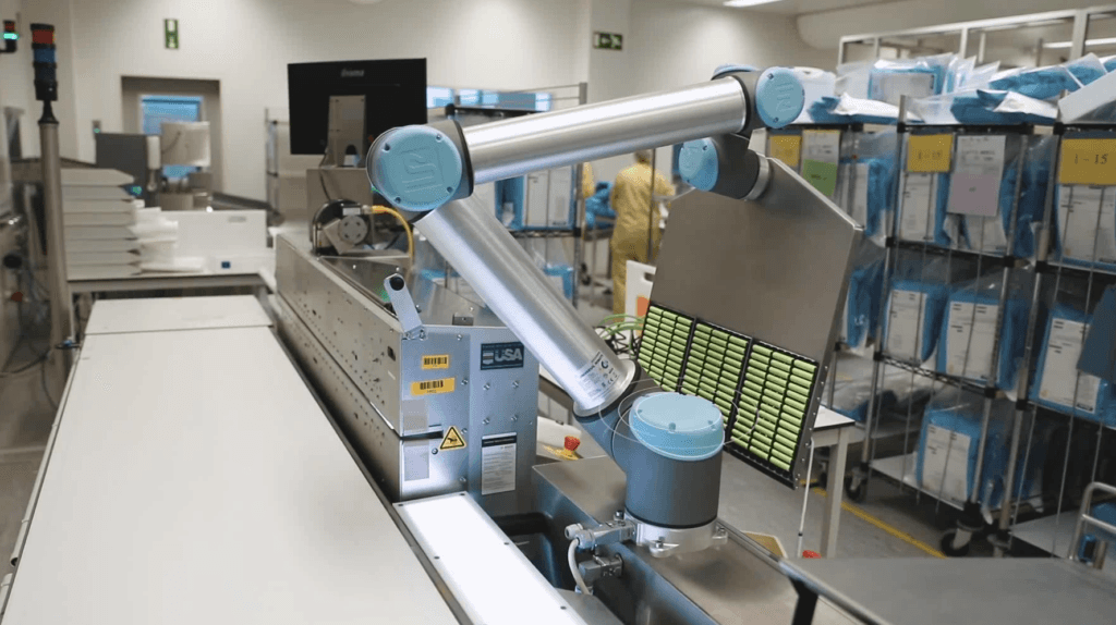 cobot vs robot