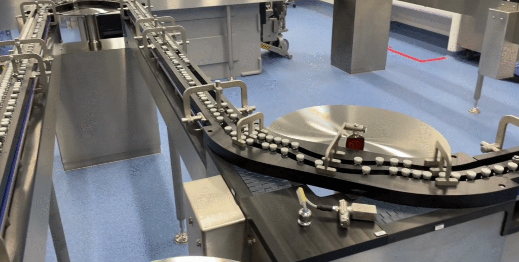 Intern transport vials verpakking cleanroom farma machinebouw