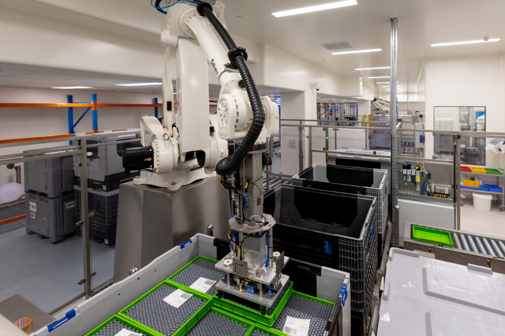 Vial tray handling robot and conveyor